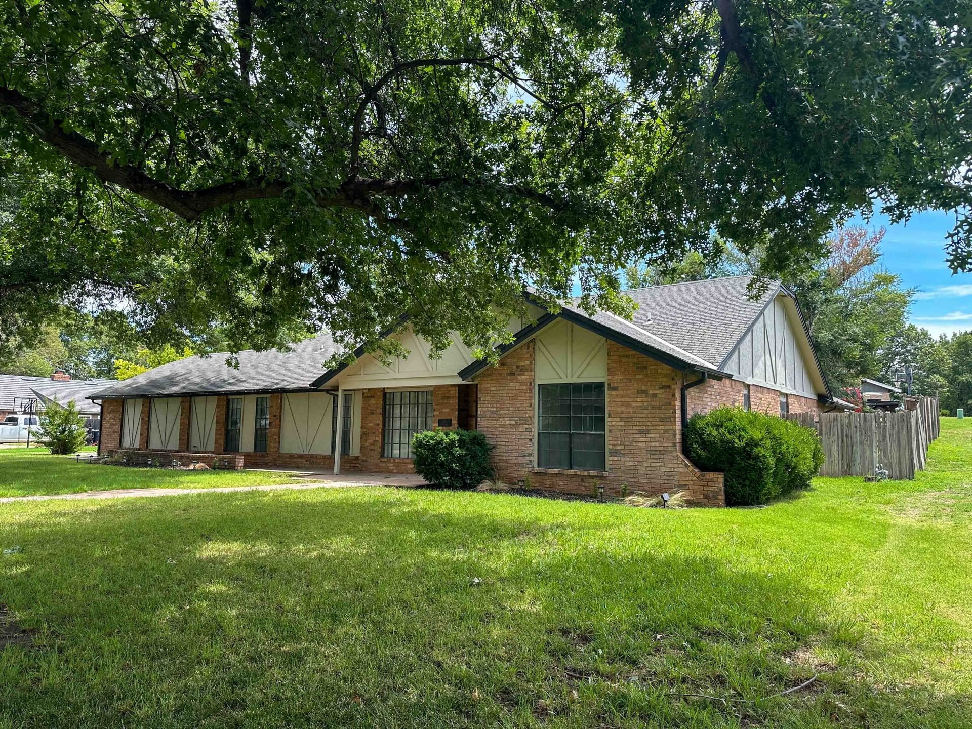 8/8 Willow West * 4 Bedroom / 3 Bathroom * Recent Updates Open Great Room/Kitchen * Large Lot