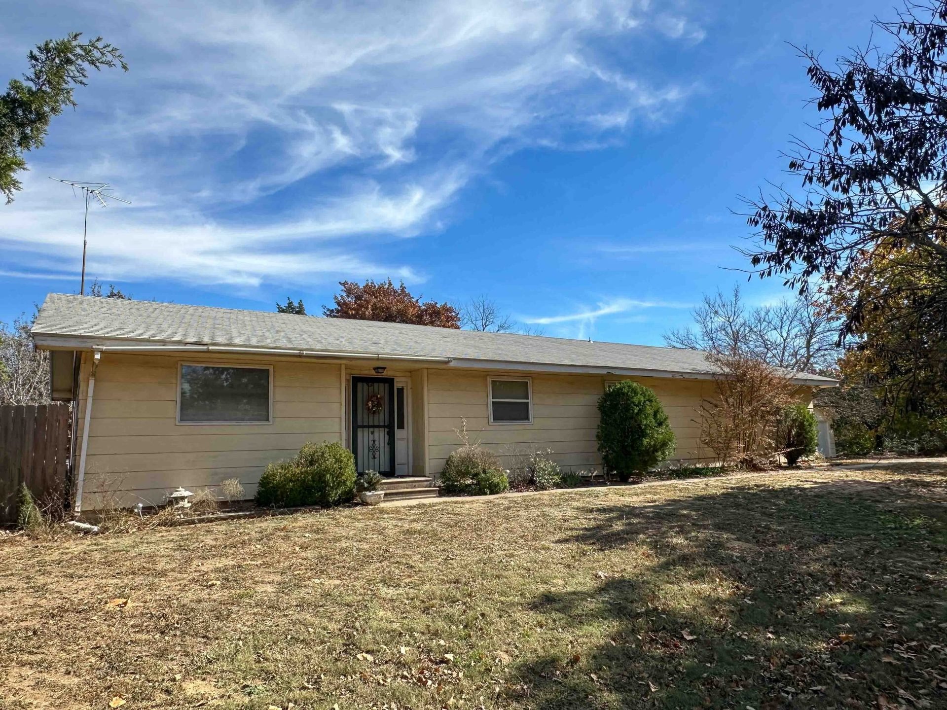 12/9 RINGWOOD OK * 3 BEDROOMS 2 BATHROOMS * 3± ACRES * FURNITURE * TOOLS * COLLECTIBLES * MOWERS * TRACTOR * HOUSEHOLD