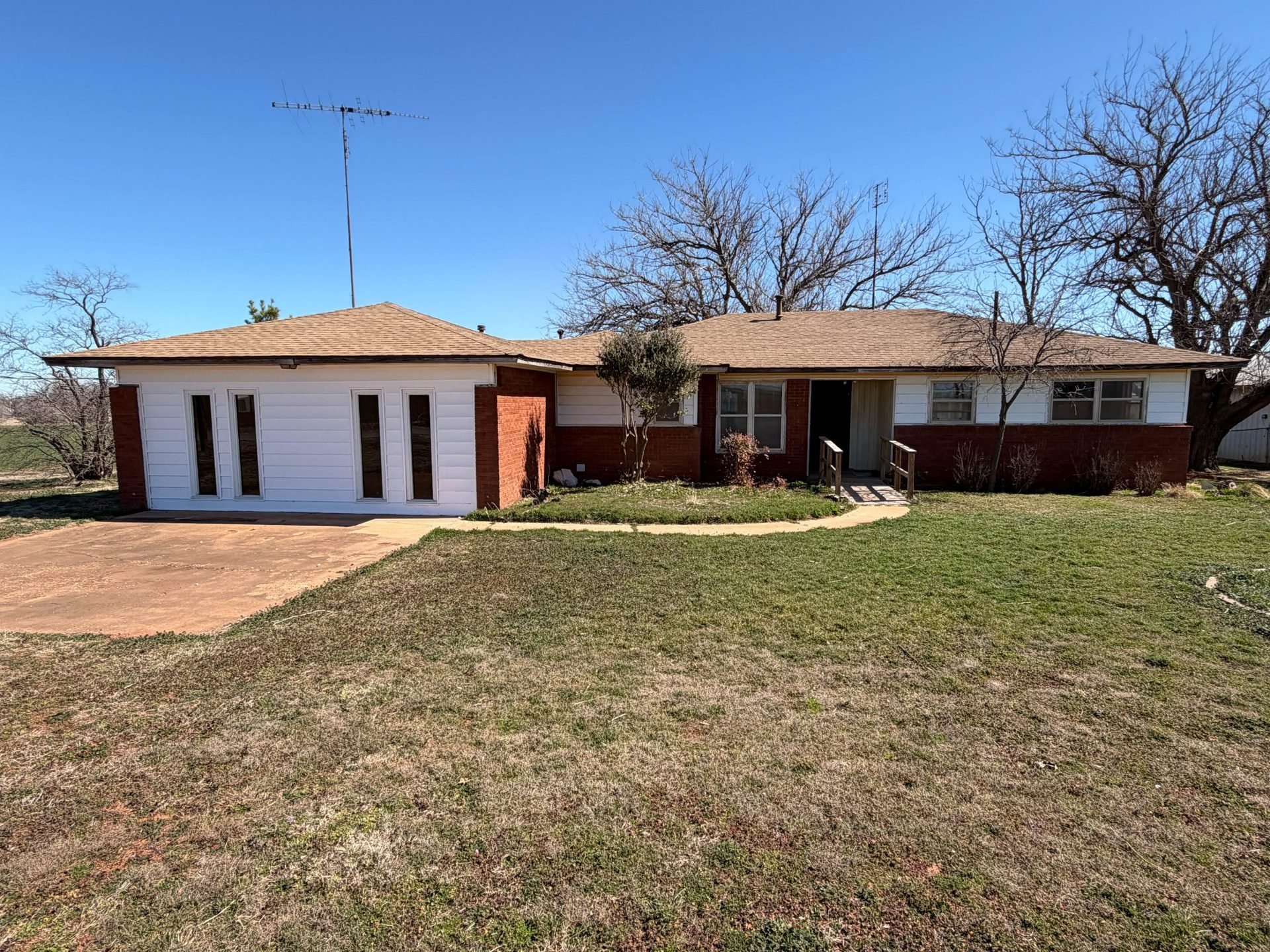 4/2 6305 S 16TH ST ENID OK * 52± ACRES * 2 HOMES * SHEDS * BLACKTOP FRONT-AGE * DESIRABLE LOCATION