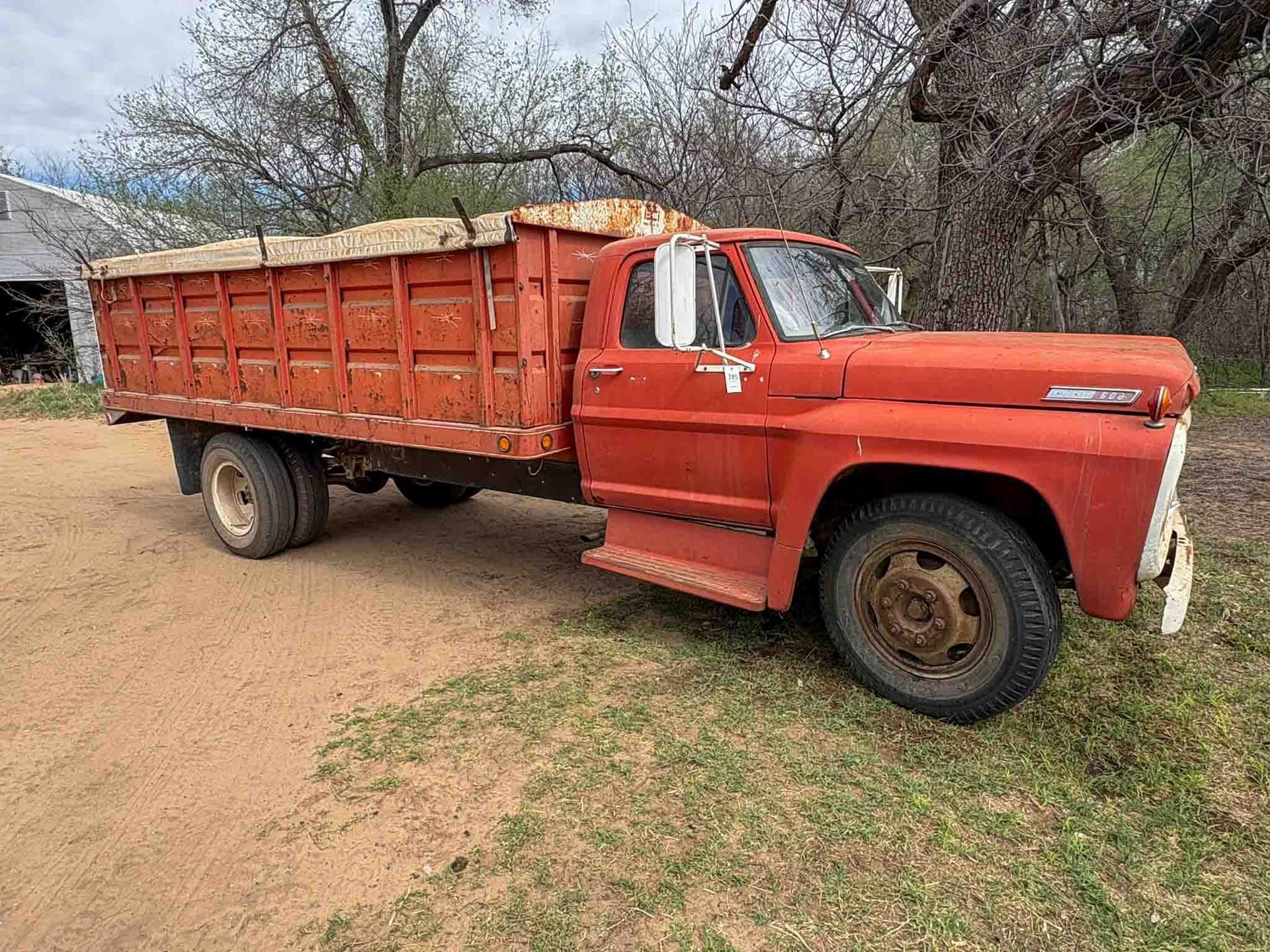 4/26 Vintage Tractors – Farm Equip – Feeders – Silage Wagons – Tools