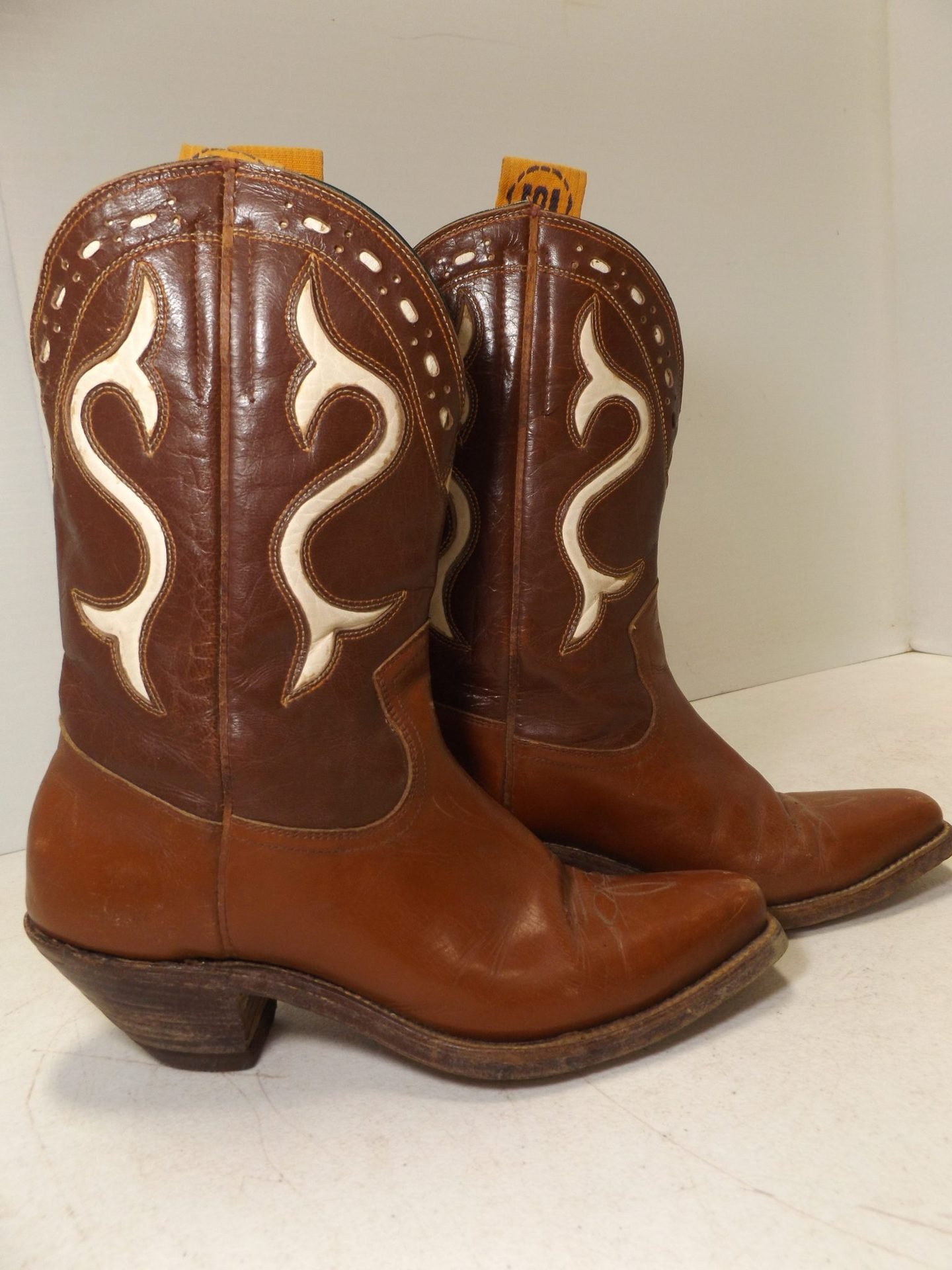 6/28 Country & Western Cowboy Auction Antiques – Collectibles – Hats- Yard Photos – 101 Ranch – Cap Guns – Holsters – Leather – License Plates – Signs – Boots- 46 Star American Flag