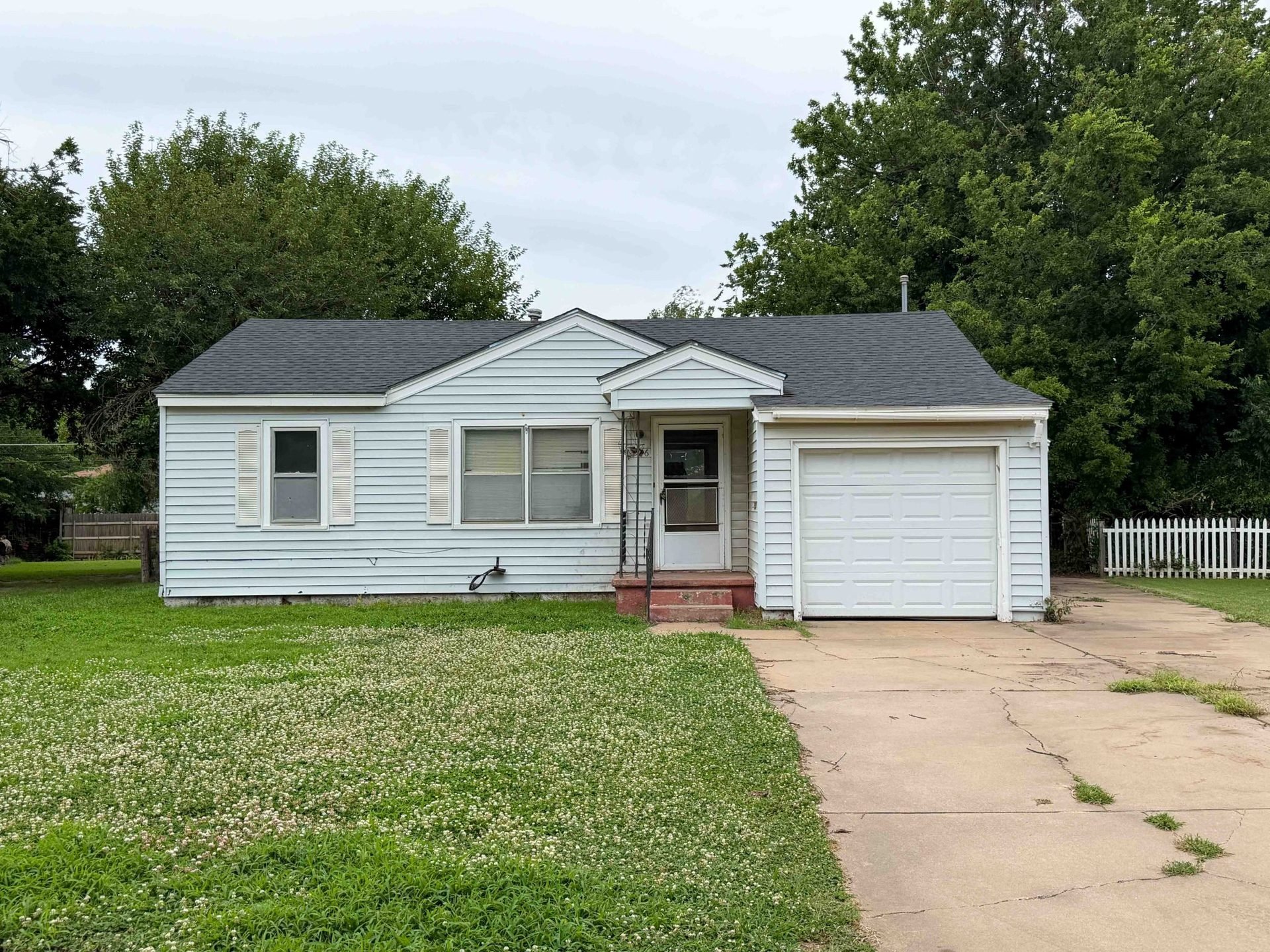 7/27 1706 S HUDSON DR ENID OK * 2 BEDROOM 1 BATHROOM HOME