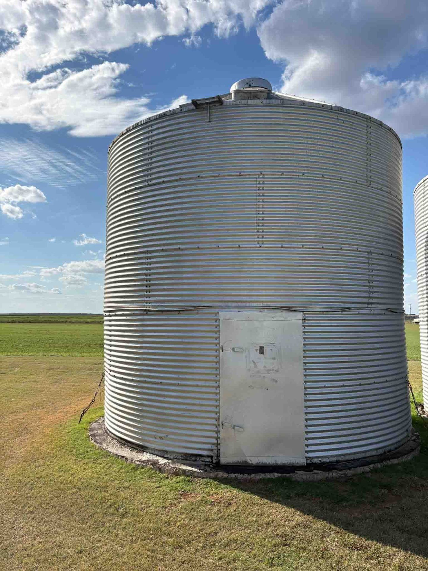 11/4 TRAILERS * GRAIN BINS * VINTAGE FURNITURE * PRECIOUS MOMENTS * GLASSWARE * NASH OKLAHOMA