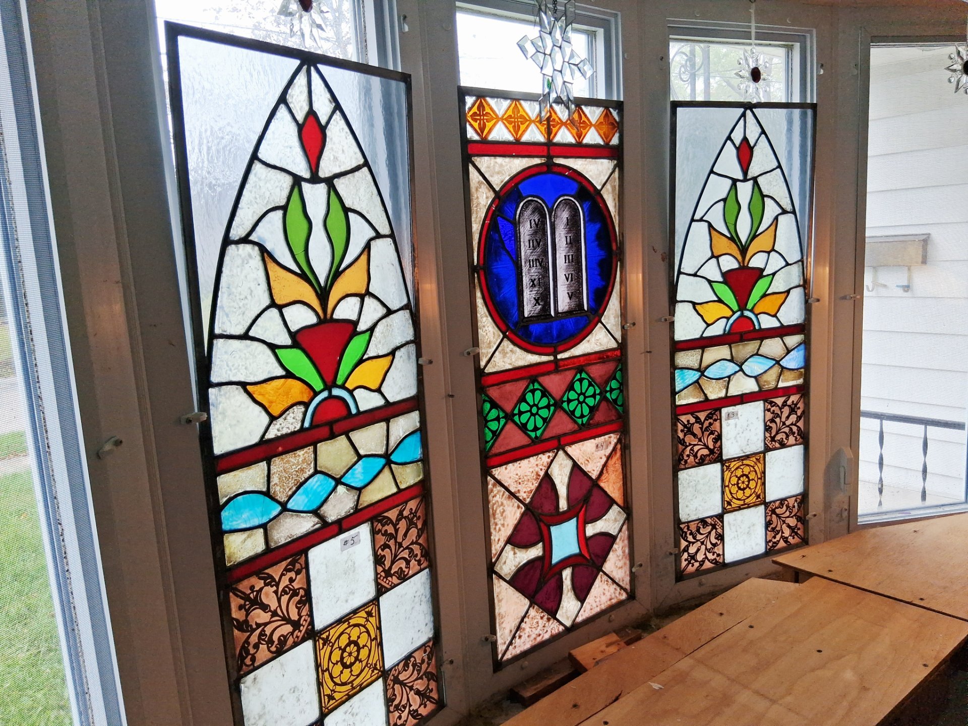 (3) DAY MILLER AUCTION - DAY 1
REAL ESTATE & PERSONAL PROPERTY
845 +/- lots of very nice & clean antiques, clocks, piano, coins, glassware, collectibles, church stained glass, jewelry, Mich. University sports collection, music instruments, stamp collectio