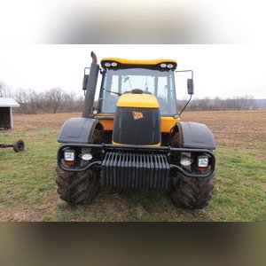 JCB 3220 Fastrac Smooth Shift, 540/65 R 30 tires, 3 pt, 1000 pto, 1977 hrs, front wts, 4 hyd remotes, air, buddy seat