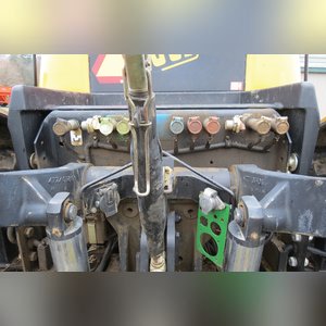 JCB 3220 Fastrac Smooth Shift, 540/65 R 30 tires, 3 pt, 1000 pto, 1977 hrs, front wts, 4 hyd remotes, air, buddy seat