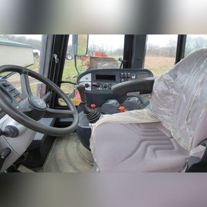 JCB 3220 Fastrac Smooth Shift, 540/65 R 30 tires, 3 pt, 1000 pto, 1977 hrs, front wts, 4 hyd remotes, air, buddy seat