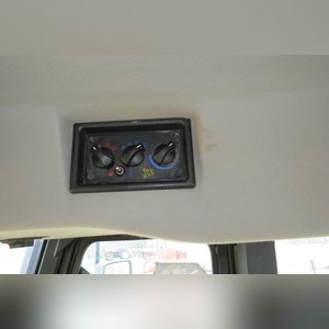 JCB 3220 Fastrac Smooth Shift, 540/65 R 30 tires, 3 pt, 1000 pto, 1977 hrs, front wts, 4 hyd remotes, air, buddy seat