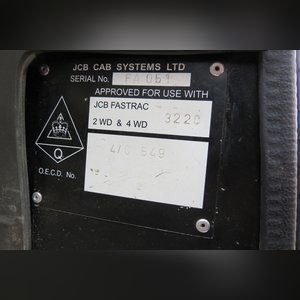 JCB 3220 Fastrac Smooth Shift, 540/65 R 30 tires, 3 pt, 1000 pto, 1977 hrs, front wts, 4 hyd remotes, air, buddy seat