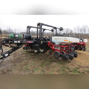 White 8500 12/23 row planter, no-till, markers, front fold, w/ monitor
