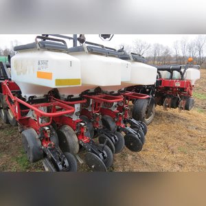White 8500 12/23 row planter, no-till, markers, front fold, w/ monitor