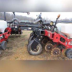 White 8500 12/23 row planter, no-till, markers, front fold, w/ monitor