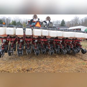 White 8500 12/23 row planter, no-till, markers, front fold, w/ monitor
