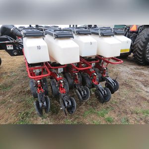 White 8500 12/23 row planter, no-till, markers, front fold, w/ monitor