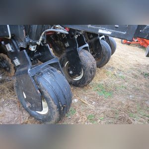 White 8500 12/23 row planter, no-till, markers, front fold, w/ monitor