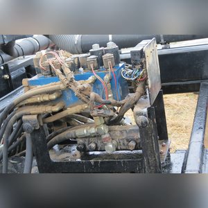 White 8500 12/23 row planter, no-till, markers, front fold, w/ monitor