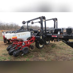 White 8500 12/23 row planter, no-till, markers, front fold, w/ monitor