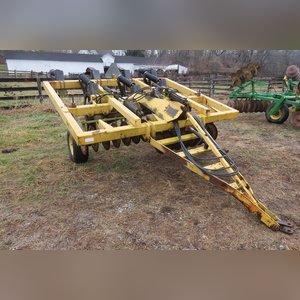 Landoll 1700 7-shank disc chisel, hyd raise