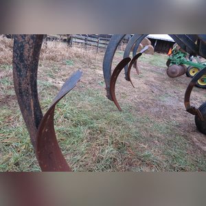 Landoll 1700 7-shank disc chisel, hyd raise