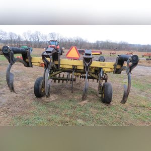 Landoll 1700 7-shank disc chisel, hyd raise