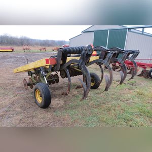 Landoll 1700 7-shank disc chisel, hyd raise