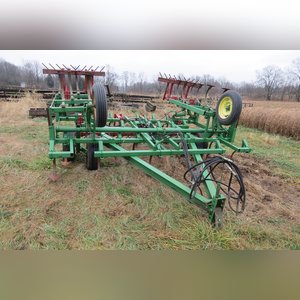 20â?? John Deere 1010 field cultivator w/ walking tandems, hyd fold, single bar harrow