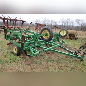 20â?? John Deere 1010 field cultivator w/ walking tandems, hyd fold, single bar harrow