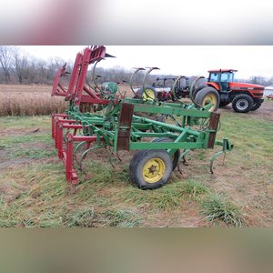 20â?? John Deere 1010 field cultivator w/ walking tandems, hyd fold, single bar harrow