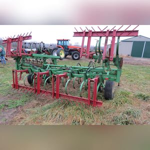 20â?? John Deere 1010 field cultivator w/ walking tandems, hyd fold, single bar harrow