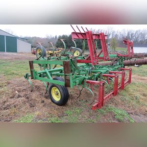 20â?? John Deere 1010 field cultivator w/ walking tandems, hyd fold, single bar harrow