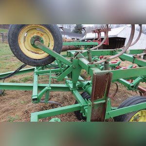 20â?? John Deere 1010 field cultivator w/ walking tandems, hyd fold, single bar harrow