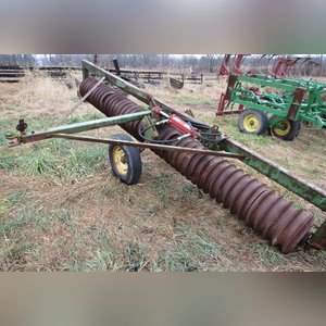 15â?? John Deere cultipacker w/ end transport