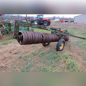 15â?? John Deere cultipacker w/ end transport