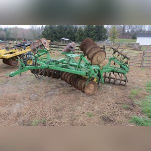 14â?? John Deere disc, manual fold, 8 ½â? spacing