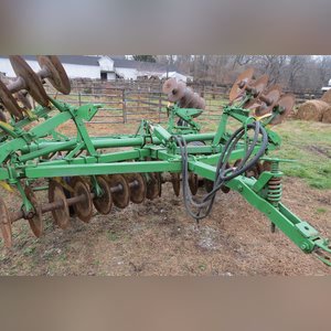 14â?? John Deere disc, manual fold, 8 ½â? spacing