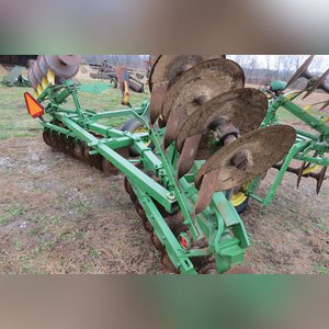 14â?? John Deere disc, manual fold, 8 ½â? spacing