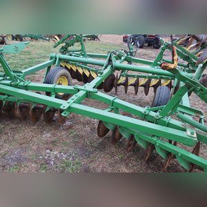 14â?? John Deere disc, manual fold, 8 ½â? spacing