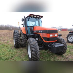 Agco Allis 9435 tractor, MFWD, 18.4-42 tires & duals, 14.9 R 30 front, front wts, 3 pt, 3 hyd remotes, pto, 4435 hrs, SN 936021ML