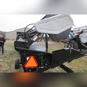 2002 Gleaner 25â?? 800 grain head, fore & aft reel, SN 25F-HL 84282
