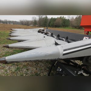 Gleaner 630 6 x 30â? corn head, SN 063025113