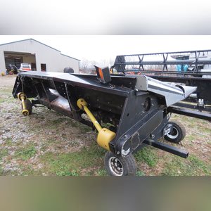 Gleaner 630 6 x 30â? corn head, SN 063025113