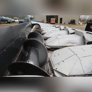 Gleaner 630 6 x 30â? corn head, SN 063025113