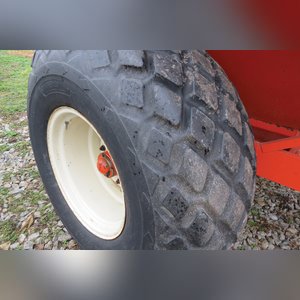 Killbros 475 grain cart, w/scales, 23.1-26 Tires