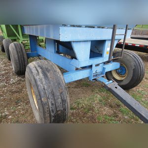 DMI 300 bu. gravity wagon