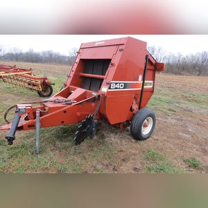 Agco Hesston 840 round baler, winrow wheels, monitor