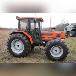 Agco Allis 6690 tractor, MFWD, 18.4 R 34 rear, 16.9 R 24 front, cab, 3 pt, 2 hyd remotes, 540/1000 pto, 1975 hrs, SN 002037