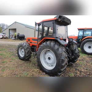 Agco Allis 6690 tractor, MFWD, 18.4 R 34 rear, 16.9 R 24 front, cab, 3 pt, 2 hyd remotes, 540/1000 pto, 1975 hrs, SN 002037