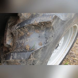 Agco Allis 6690 tractor, MFWD, 18.4 R 34 rear, 16.9 R 24 front, cab, 3 pt, 2 hyd remotes, 540/1000 pto, 1975 hrs, SN 002037