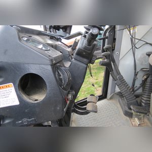 Agco Allis 6690 tractor, MFWD, 18.4 R 34 rear, 16.9 R 24 front, cab, 3 pt, 2 hyd remotes, 540/1000 pto, 1975 hrs, SN 002037