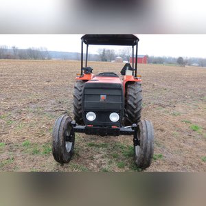 Agco Allis 4660 tractor, 14.9 R 28 tires, 3 pt, single hyd remote, canopy, 540 pto, 1432 hrs, SN 001037